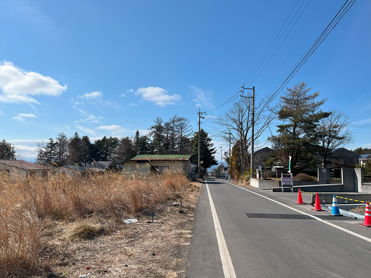 西軽井沢　平坦で明るい分譲地8区画　建築条件なし