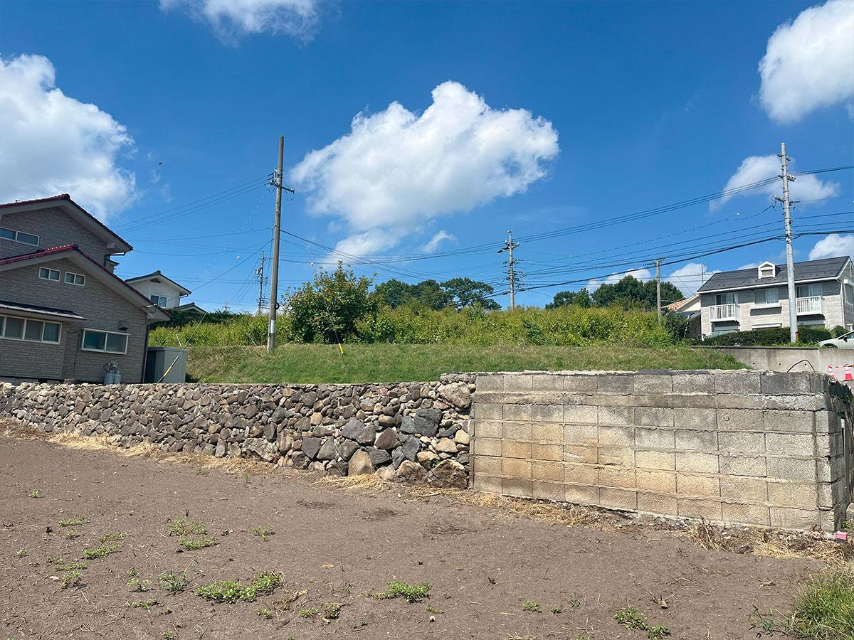 塩野　お寺の麓のパノラマビュー（浅間山×畑×八ヶ岳）