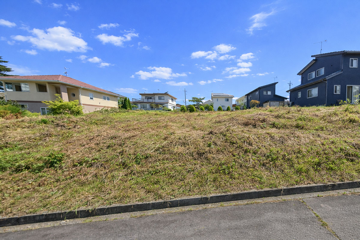 西軽井沢　陽当たり抜群　御影用水も徒歩圏