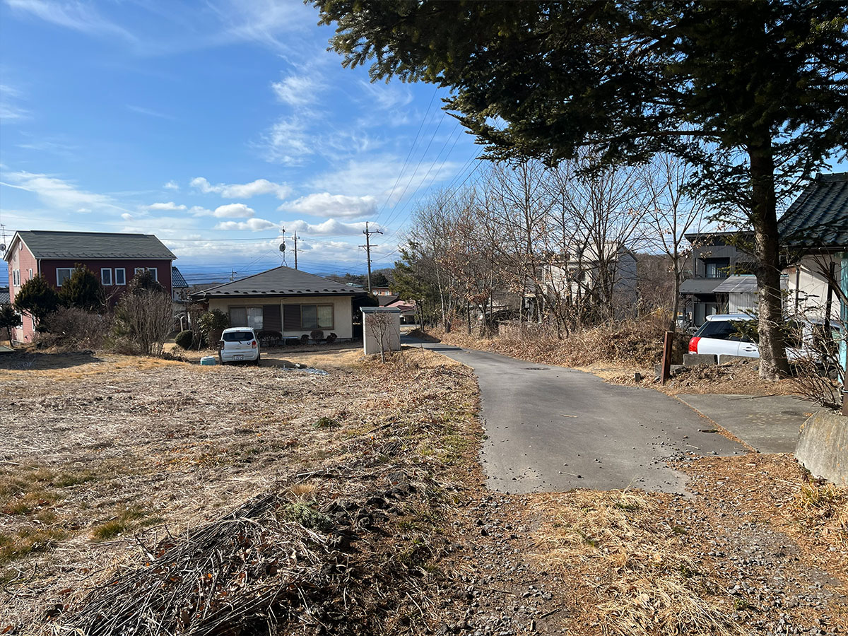 西軽井沢　旧中山道近くの陽当たり良い区画