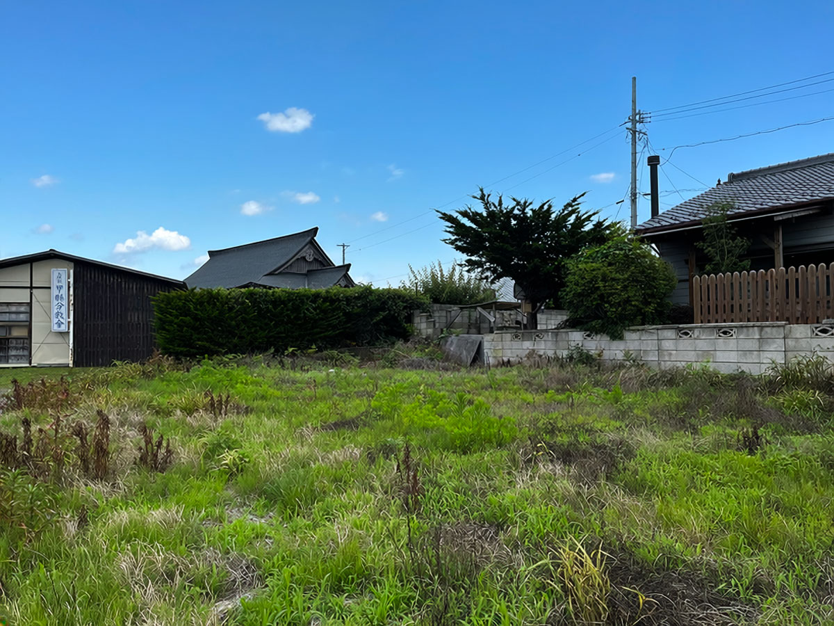 小田井　県道近くのコンパクトな平坦地