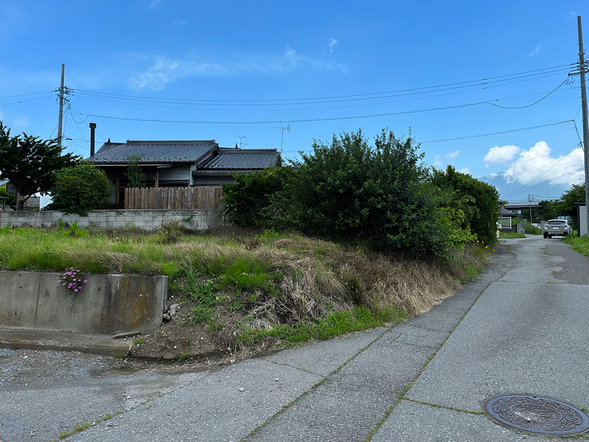 小田井　県道近くのコンパクトな平坦地
