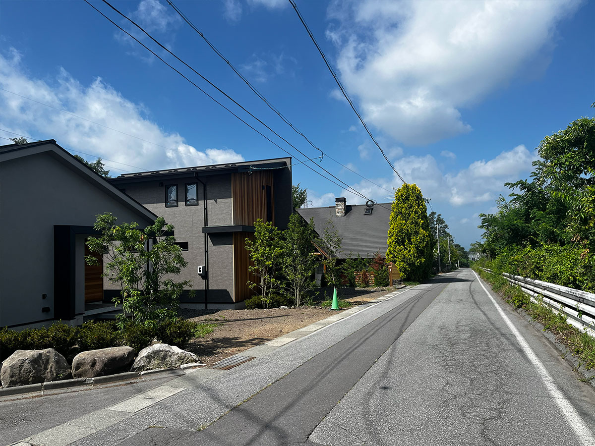 楓ケ丘　中庭に集う、遊び心のある新築住宅！